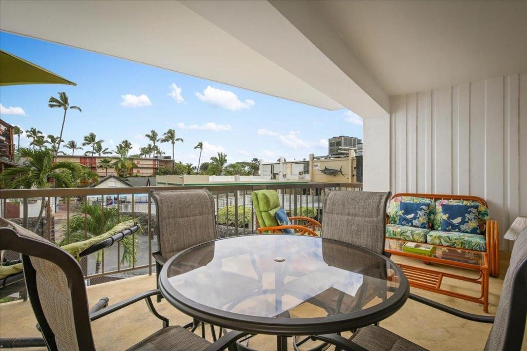 Photo of Patio Balcony in Historic Kailua Village