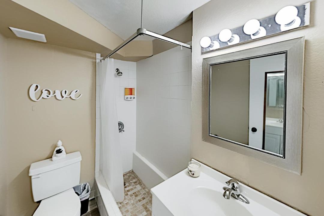 Photo of Bathroom in McCully - Moiliili