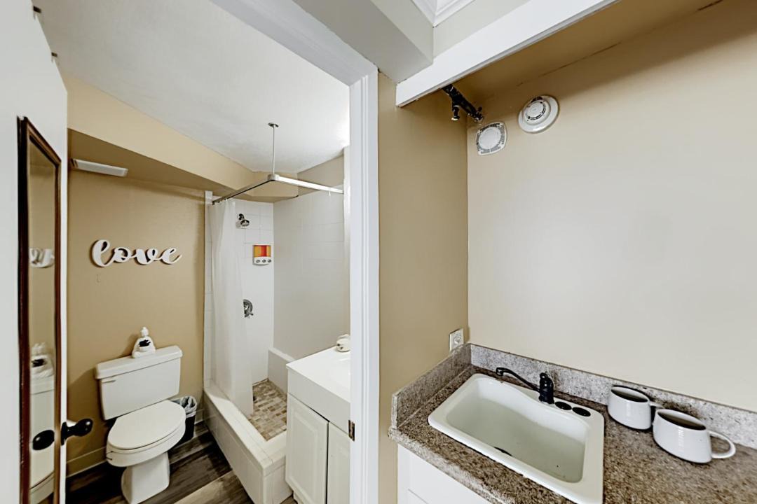 Photo of Bathroom in McCully - Moiliili