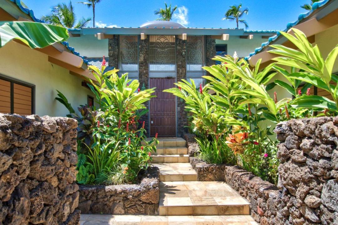 Photo of Buildings in Historic Lahaina Front Street
