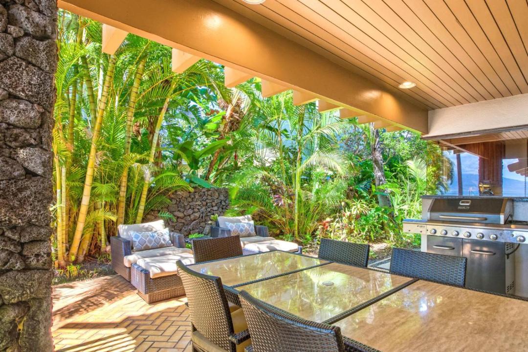Photo of Patio Balcony in Historic Lahaina Front Street