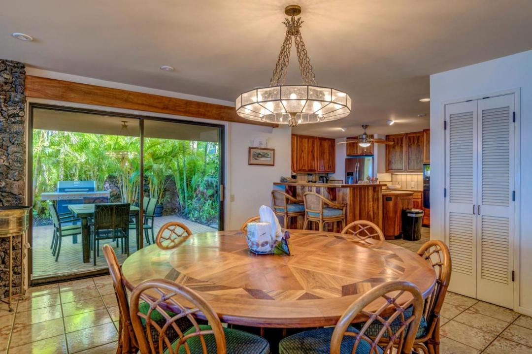 Photo of Livingroom in Historic Lahaina Front Street