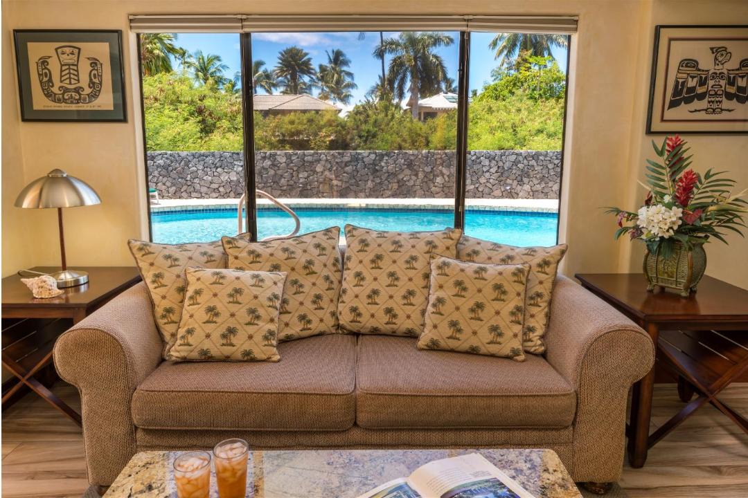Photo of Livingroom in Historic Lahaina Front Street