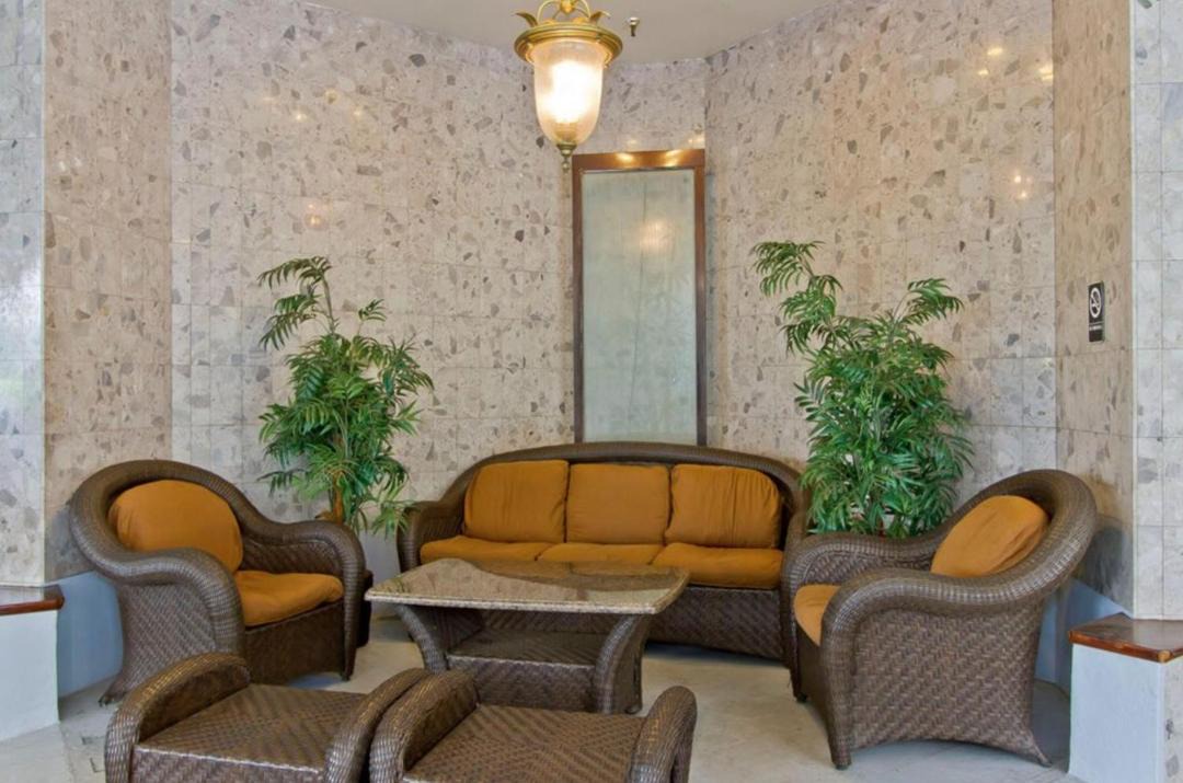 Photo of Livingroom in Waikiki