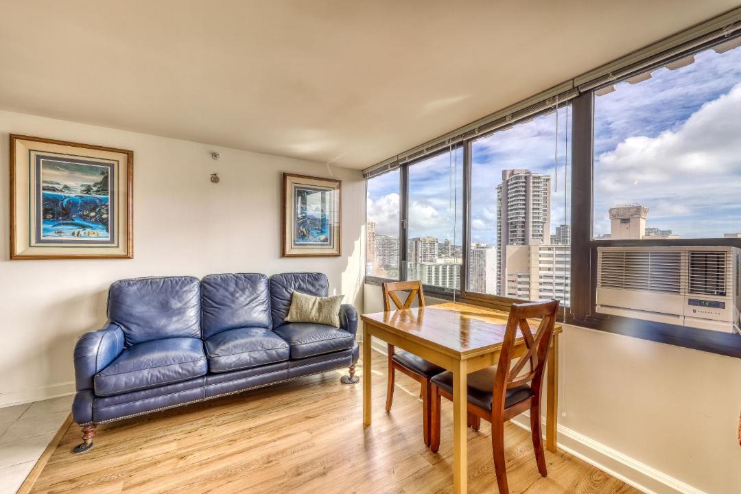 Photo of Livingroom in Waikiki