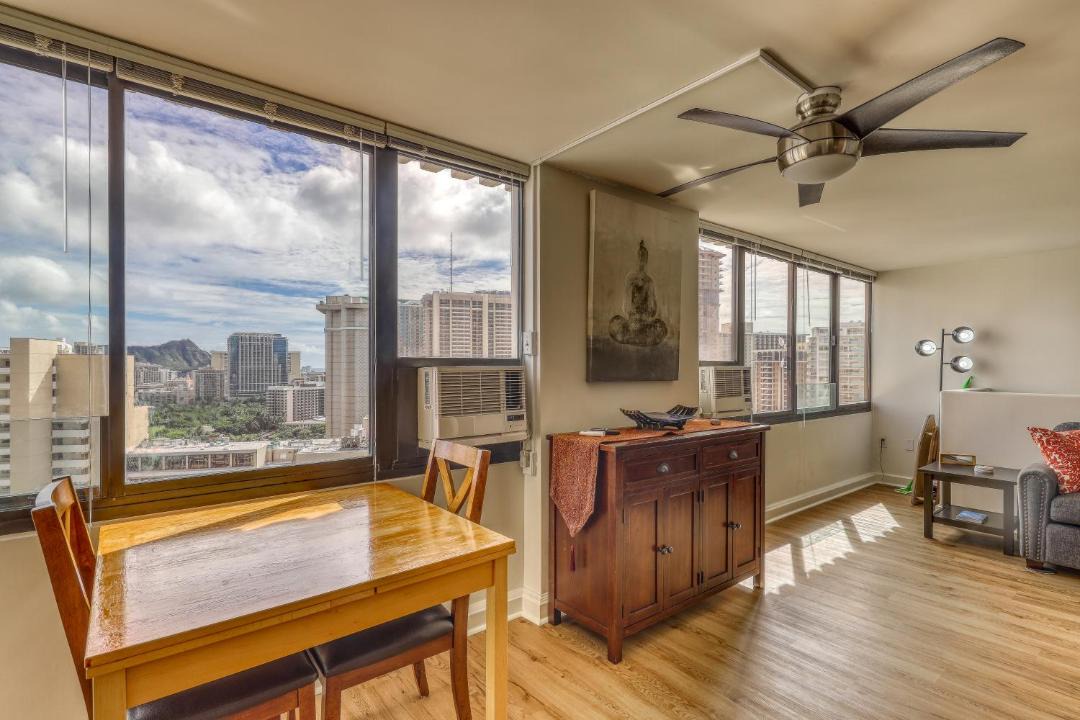 Photo of Livingroom in Waikiki