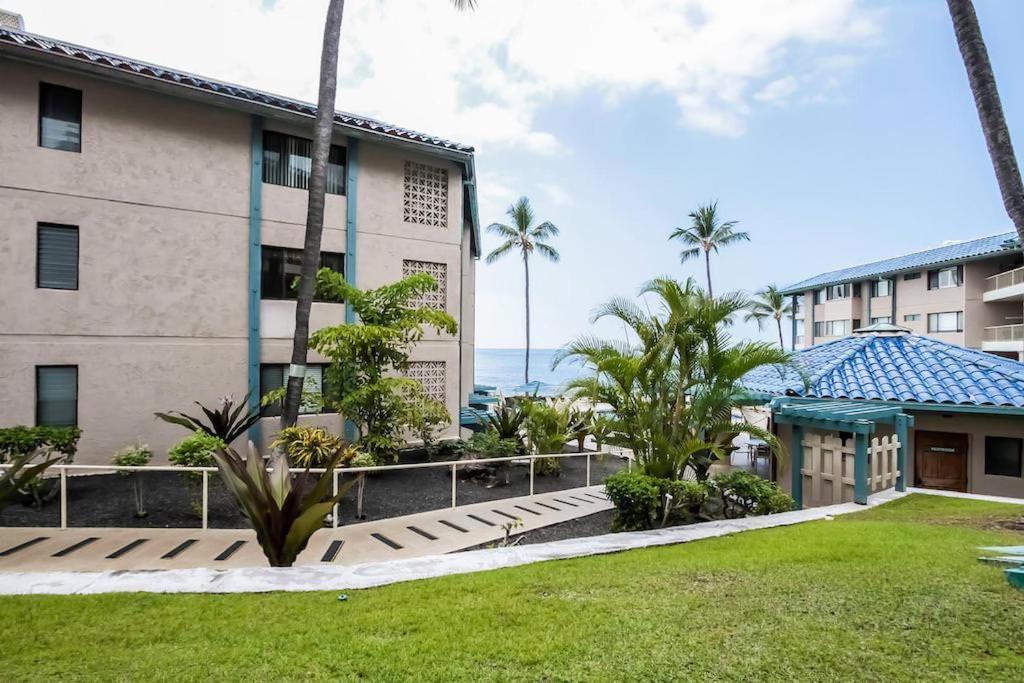 Photo of Buildings in Historic Kailua Village