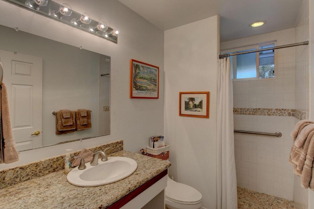 Photo of Bathroom in Ohia Estates
