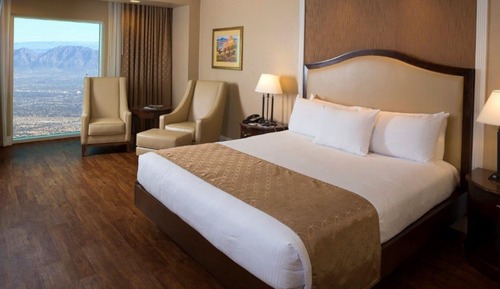 Premium Room, 1 King Bed, Non Smoking (Premium View)