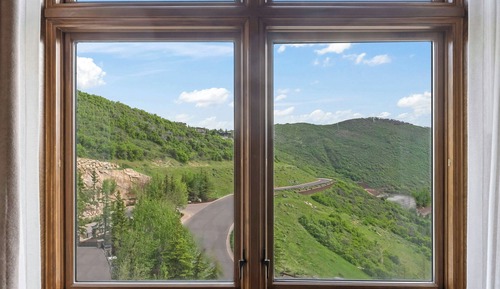 Deluxe Room, 1 King Bed, Valley View