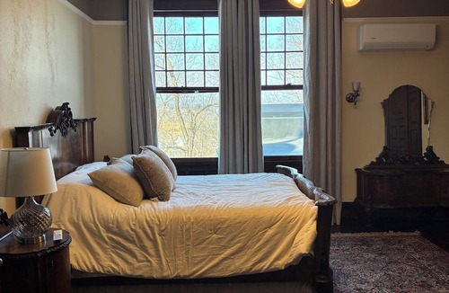 Lebanon - Pine Grove Bed & Breakfast | Alden Villa