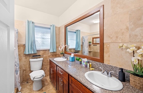 McCully - Moiliili House | Charming 4BR/2BA Hawaii House - Ideal for Families, Close to Attractions