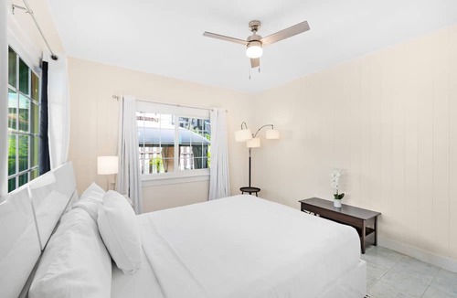McCully - Moiliili House | Charming 4BR/2BA Hawaii House - Ideal for Families, Close to Attractions