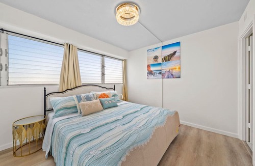 McCully - Moiliili Apartment | Waikiki Beach Golden Holiday