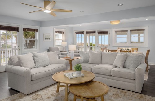 Ocean Cay Bed & Breakfast | Elizabeth Pointe Lodge