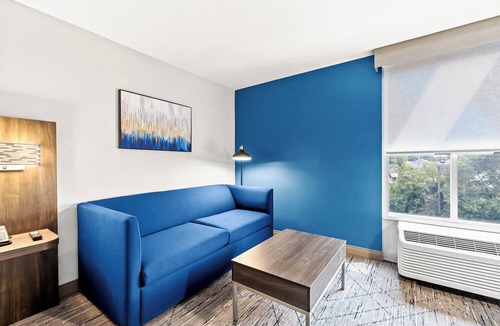 Hendersonville Hotel | Holiday Inn Express Nashville-Hendersonville by IHG