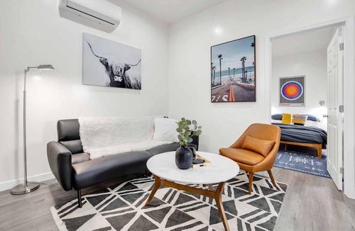 Pico-Union Apartment | 3 mi Downtown LA or Stadium. Parking + W/D