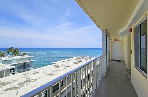 Diamond Head - Kapahulu - St. Louis Apartment | 9th Floor Studio Apt, Full kitchen & Insane views!