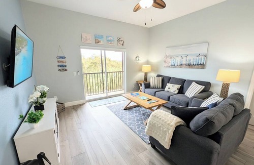 Bahama Bay Condo | Top-floor 3BR/2BA penthouse at Bahama Bay Resort with peaceful waterfront pond views, private balcony, full kitchen, and separate tub & shower in both baths. Gated resort with pools & hot tubs just 15–20 mins from Disney. Sleeps 8.