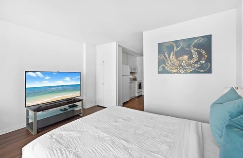 Waikiki Apartment | Stunning Waikiki Studio - 5 Star Location!