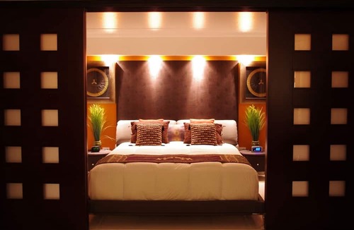Waikiki Condo | Posh & Lavish . 2 ADJOINING SUITES . Direct Ocean Views