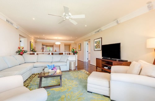 Kahuku Condo | Turtle Bay Villas 201 by Gather: Beachfront w/Shared Pool, Spa/AC