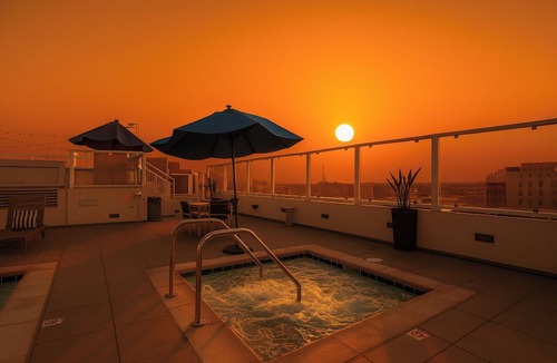 Historic Core Condo | Classic DTLA Glamour Loft w/Rooftop Pool, 360° Views + Parking