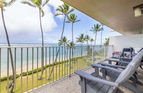 Punaluu Condo | Beachfront Condo with Beach Access & Pool