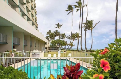 Punaluu Condo | Beachfront Condo with Beach Access & Pool