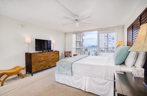 Diamond Head - Kapahulu - St. Louis Condo | 10th Floor Oceanfront🕊'Piece of Heaven'🕊for your Honolulu vacation