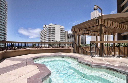 Waikiki Condo | Monthly- Discovery Bay 2203 Ocean/Sunset/Marina/City Views - Q Bed/Twin Sofabed
