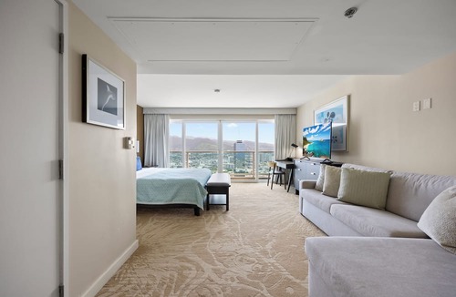 Ala Moana Condo | 34th Floor Ala Moana Large Regal Suite - 2Br/3Ba, Book Now at Special Rate!