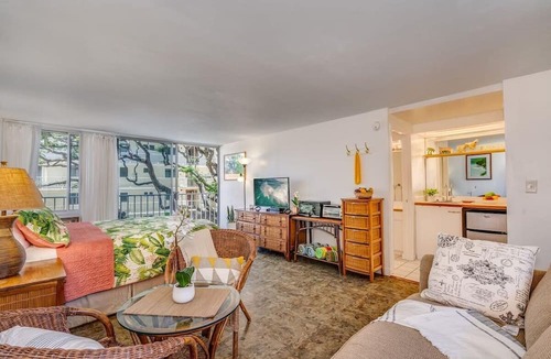 Diamond Head - Kapahulu - St. Louis Condo | @ Marbella Lane - Breezy Studio@Diamond Head Beach Hotel