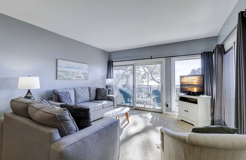 South Beach Condo | 1874 Beachside Tennis- Calibogue Sound views from every room.
