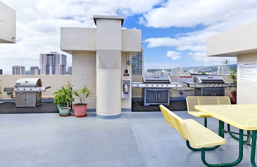 Waikiki Condo | Fresh Contemporary/Hawaiian Decor w/AC, Washer/Dryer, Wi-Fi, Pool, Parking!