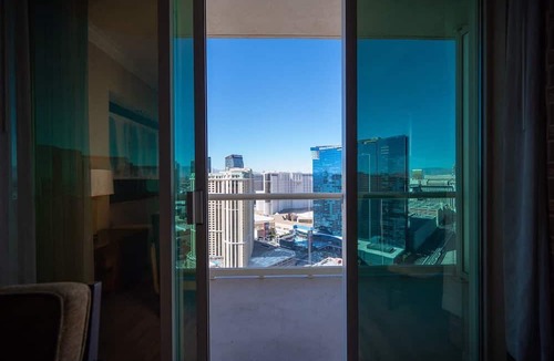Las Vegas Condo | No Resort Fee Strip View Balcony+Free Valet+ Pool