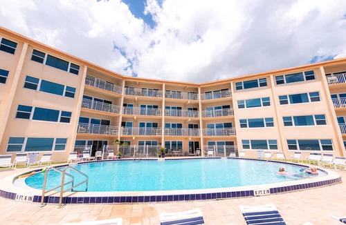 Satellite Beach Condo | Oceanfront 2BR Condo w/Balcony at Paradise Beach Club, Unit 334