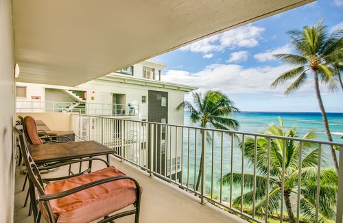 Diamond Head - Kapahulu - St. Louis Apartment | Spacious 2 Bedroom Oceanfront Condo with Full Kitchen & 'Wrap around' Lanai