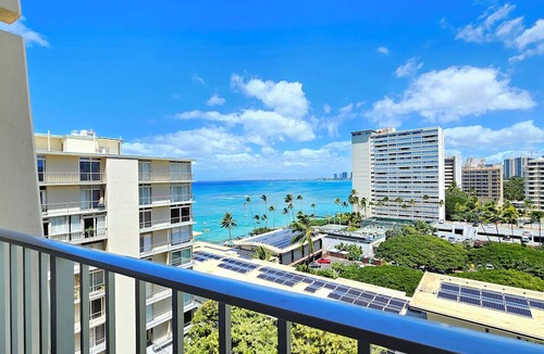 Diamond Head - Kapahulu - St. Louis Apartment | Idyllic Ocean Views from 12th floor 1 Bedroom Suite with Full Kitchen