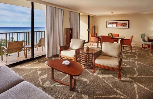 Waikiki Condo | Hilton Hawaiian Village. Fabulous Beach And Lagoon! Spacious two bedroom suite!