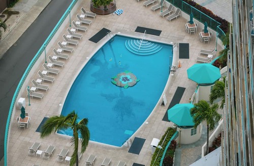 Waikiki Condo | Perfect Location In Waikiki, Near Beach, Shopping, and Dining!