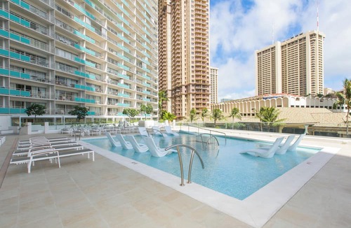 Waikiki Condo | Perfect Location In Waikiki, Near Beach, Shopping, and Dining!