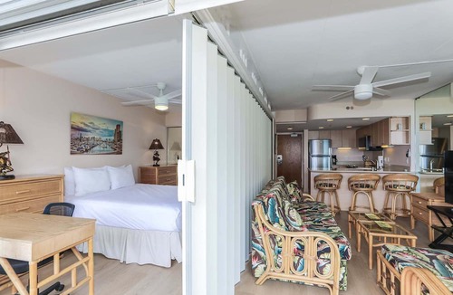 Waikiki Condo | One-Bedroom Deluxe (Renovated) Unit with a view of the Duke Kahanamoku Lagoon and Waikiki Beach