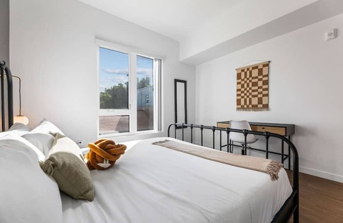 Little Tokyo Apartment | Light-Filled Artsy Stay in Little Tokyo