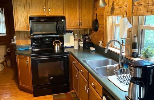 Rutherfordton Cabin | Hillside Haven Cabin with Hot Tub in Rutherfordton, NC