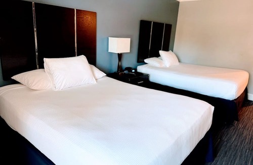 Old Towne Hotel | Two Queen Balcony Stay Near Seal Beach Pier, Food Tours and Breakfast Included