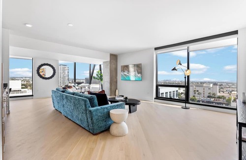 Hollywood Apartment | Stunning Hollywood Views: 2BR Steps from Walk of Fame + Rooftop