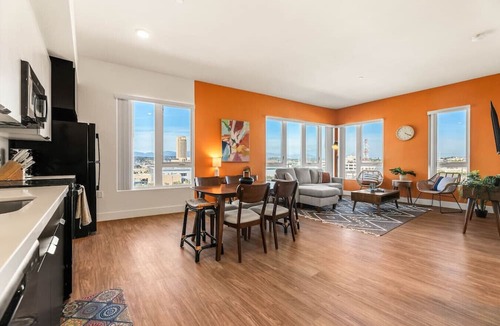 Little Tokyo Apartment | Stylish Haven with Scenic DTLA Views & Parking - Walking to Little Tokyo