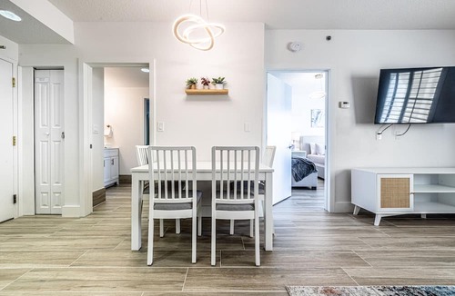 Florida Central Atlantic Coast Condo | 1 bedroom condo 5 minutes from Universal Studios, free parking