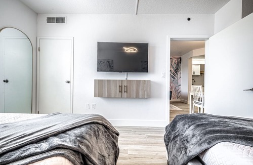 Florida Central Atlantic Coast Condo | 1 bedroom condo 5 minutes from Universal Studios, free parking